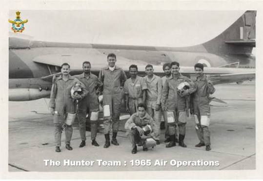 IAF honours Lt Alfred Tyrone Cooke, saviour of Kalaikunda base in 1965 India-Pakistan war #KalaikundaAirBase #Tribute #AlfredCooke #AerialDisplay