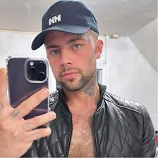 Pan here 50 here been single for 8 years ready to mingle