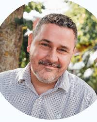 Communiqué C'est avec d'immenses regrets et tristesse que nous vous  annonçons le décès subit de notre directeur général Monsieur Sébastien  Denis. Il est malheureusement décédé suite à un accident de voiture le