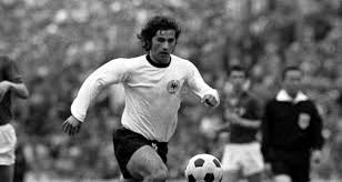 Toute l'actualité de gerd müller, son palmarès, ses stats. Bayern Munich Gerd Muller Part Lentement Vers L Au Dela En Dormant