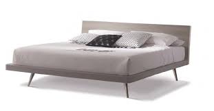 Struttura letto con testata, contenitore e piedini. Letto Nordico Itaca