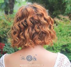 I capelli ricci sono la vera novità moda 2019, scopri quali sono le acconciature e i tagli più trendy e scegli la pettinatura che più si adatta al tuo stile. Capelli Mossi Che Non Durano Ecco Come Ho Risolto Il Problema