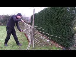 realiser une cloture en plessis avec le bois de taille cloture jardin pas cher cloture jardin cloture