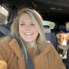 Elizabeth Dunphy's Instagram, Twitter & Facebook