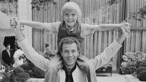 He debuted in the 1979 hit film the champ, going on to become a child star on the. Die Schattenseite Von Ricky Schroder News24viral