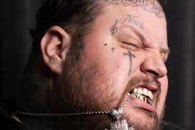 Jelly Roll can't book international gigs because: Felonies