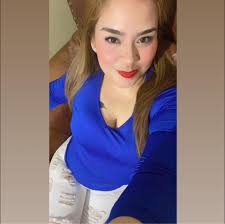 Noches Locas 🔥 DJ, ambiente sabroso y $2 margaritas pa' las ladies  7pm-close 🍹 Ella viene con sus amigas… tú deberías venir también 👀 📍  1411 E Expressway 83 Weslaco, TX 78596