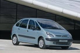 The model was facelifted in the beginning of 2004, with modifications to the front and rear design, changing from black bumpers to colour matched paint, with bright inserts and painted sidestrips. Fiche Technique Citroen Picasso 2 0 Hdi90 Exclusive L Argus Fr
