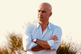 Последние твиты от nicola zingaretti (@nzingaretti). Luca Zingaretti Chi E Eta Foto Carriera Del Famoso Montalbano