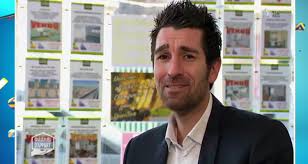 Vous n'avez pas trouvé votre bonheur sur notre site, nos chasseurs d'appartements peuvent vous accompagner en vous proposant un service sur mesure : Chasseurs D Appart Repond A Touche Pas A Mon Poste Neil Narbonne Comedien Et Agent Immobilier Toutelatele