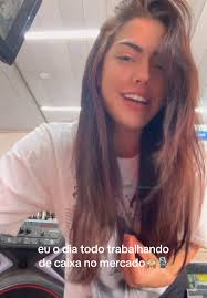 a olhadinha vendo o cliente chegar na porta do mercado 😂🫣 . . #foryou  #foryoupage #fyp #viral #trending #mercado #trabalho #caixa