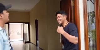 Arya saloka resmi menikah dengan pesinetron putri anne pada 6 agustus 2017 lalu. Potret Rumah Baru Arya Saloka Yang Akan Direnovasi Luas Dan Gede Banget Merdeka Com