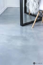 Learn How To Paint Any Floor To Look Like Polished Concrete Before We Jump Into This Fl Wood Laminate Flooring Painting Laminate Floors Painting Laminate Wood