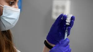 La vacunació contra el coronavirus segueix a bon ritme a espanya, i ara està arribant el torn per a la població que té entre 30 i 39 anys. Coronavirus Madrid Las Vacunas Hacen Que Las Muertes De Covid Se Centren Ahora En Edades Mas Tempranas