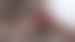 ヌーディストビーチでオナニーとおしっこ | xHamster
