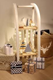 Luge Transformee En Etagere Pour Noel Luge En Bois Luge Guirlande Led
