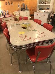 Pin By Bonnie Frank On Vintage And New Chrome Kitchen Tables And Chairs Retro Dining Table Retro Kitchen Tables Vintage Kitchen Table