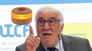 La DGT aclara si multará por no llevar la baliza V16