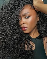 Eleanor Ely's Instagram, Twitter & Facebook