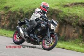 Pasti banyak dari kalian yang tidak tahu secara persis soal selain digunakan pada motor, mesin 4 tak juga bisa ditemukan pada mobil, truk, kapal, alat berat contoh motor 4 tak antara lain: Komparasi Turing Motor Sport 250 Cc Dijajal Jakarta Purwakarta Mana Yang Paling Asik Buat Jalan Jauh Gridoto Com