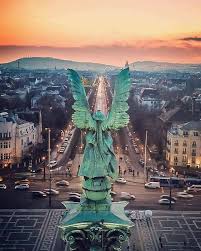 Az andrássy úttal együtt a világörökség részét képző hősök tere budapest és egyben az ország leglátogatottabb tere. A Hosok Tere Es Az Andrassy Ut A Forditsuk Meg A Sorsunkat Facebook