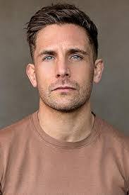 Ian Vernon's Instagram, Twitter & Facebook