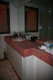 Mobile Da Bagno Con Top In Mosaico Lavabo Soprapiano Mobili Con Ante Laminato Bianco Bagni In Muratura Caminetto Cucina Cucina In Muratura