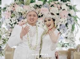 Hasil diatas adalah hasil pencarian dari anda mantan rizky billar mp3 dan menurut kami yang paling cocok adalah mantan rizky billar. 10 Potret Pernikahan Syahra Larez Mantan Rizky Billar Cantiknya Bikin Pangling Lho Diadona Id