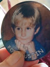 Can someone remove the thumb from the picture?