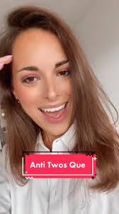 Sara Grady's Instagram, Twitter & Facebook