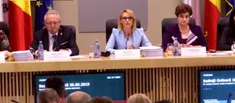 Firea Scandal In Consiliul General Nu Săriți Așa Fiți Bărbat Dcnews