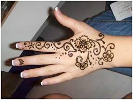 Kamu dapat melihat setidaknya 225 motif henna. Gambar Henna Yg Simple Dan Mudah