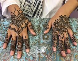 Eid Appointments Continue What A Beautiful Busy Weekend A Yemeni Woman And Her Daughter Saw My King 5 Feature L Henna Henna Designs Easy Henna Tattoo Designs