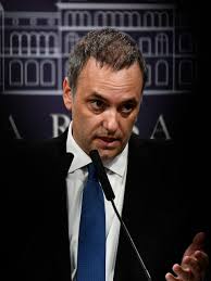 Adorni echó al gerente artístico de la TV Pública y volvió a contratarlo  con un sueldo mayor