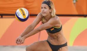 Van almsicks stiftung setzt sich dafür ein, dass kinder schwimmen lernen, und fördert schwimmunterricht an schulen. Franziska Van Almsick Privat So Lebt Der Goldfisch Heute Mit Mann Und Kindern News De