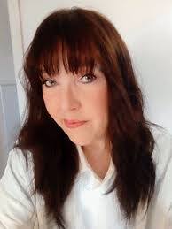 Belinda Bennett's Instagram, Twitter & Facebook