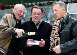 V rozhovoru pro esprit ln se divadelní duo svěřilo, jak se vyrovnávají s radami werichologů a co má jan werich společného s chuckem norrisem. The Legendary Ice Hockey Defender Jan Suchy The European Bobby Orr Has Died