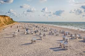It belongs to the north frisian islands and is the largest island in north frisia. Sylt Etabliert Mit Der Luca App Flachendeckende Kontaktnachverfolgung Presseportal