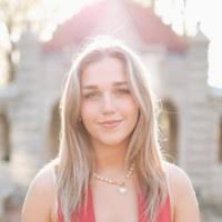 Maxine Quinn's Instagram, Twitter & Facebook