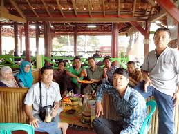 CuQiez World: Warung Lesehan Pak H. Sholeh Malang