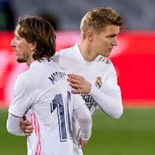 Martin ødegaard (born 17 december 1998) is a norwegian professional footballer who plays as an attacking midfielder for premier league club arsenal, on loan from la liga club real madrid. Arsenal Can Hand Martin Odegaard His Dream Shirt Number With Loan Deal Very Close Football London