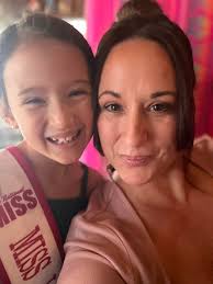 Amber Burroughs (@burroughs.amb) • Instagram photos and videos