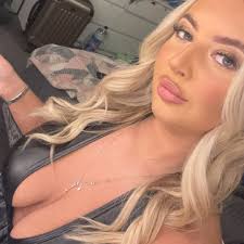 Stream Kelsey Robertson music