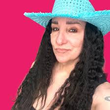 Linda Rocco's Instagram, Twitter & Facebook