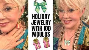 Rose Crownover's Instagram, Twitter & Facebook