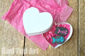 Valentine cupcake boxes make it easy to hand out baked goods. Heart Box Diy Free Printable Pattern Red Ted Art Make Crafting With Kids Easy Fun