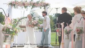 Das schloss höhenried bietet firmen und privatpersonen viel platz für tagungen, seminare oder veranstaltungen. Hochzeit Im Schloss Hohenried Starnbergersee Das Bluhende Atelier Hochzeitsdekoration In Munchen