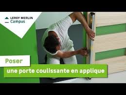 Comment Monter Une Porte Coulissante Quelles Sont Les Etapes De Montage D Une Porte Coulissante Porte Coulissante En Applique Porte Coulissante Comment Poser
