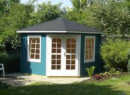 Auch In Petrol Passt Sich Das 5 Eck Gartenhaus Perfekt An Jeden Garten An Perfekt Dazu Passen Die Absetzungen Der Tur Und Fe Gartenhaus Haus