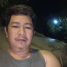 Patay na nang matagpuan sa isang kanal sa Palauig, Zambales ang  magkasintahang babae Huwebes ng umaga. Base sa imbestigasyon ng pulisya,  posibleng may kinalaman sa droga ang pamamaslang sa dalawa. #News5| via